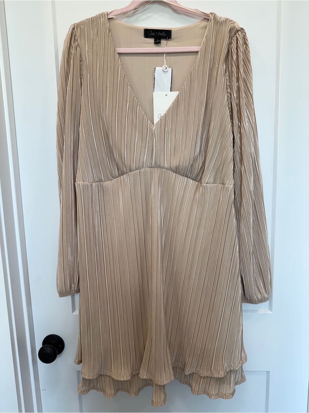 Oak and Trellis Pleated V-Neck Long Sleeve Dress *see note and last photo
